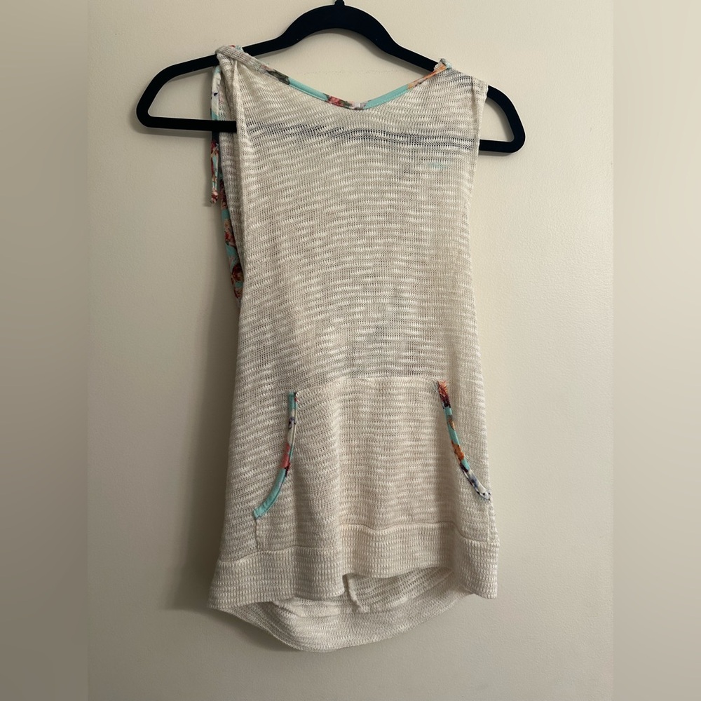 Women's Cream Sleeveless Top with hoodie